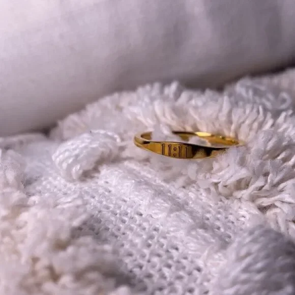 11:11 Lucky Minimalist Gold Ring - Picture 3 of 5